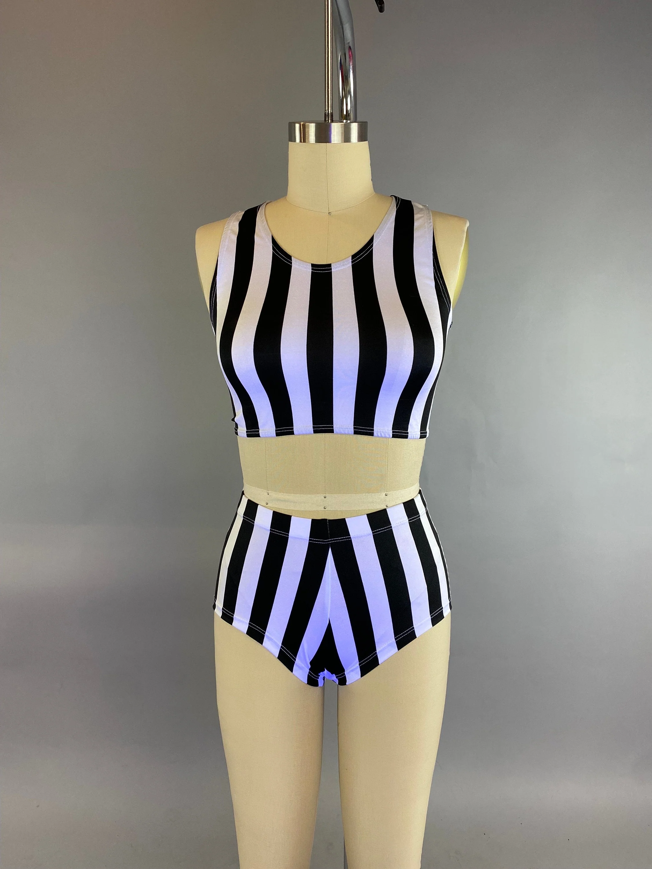 Black and White Striped Dance Costume, Spandex Crop Top and Shorts Set, High Waist Pole Dance Outfit, 4 Way Stretch Performance Wear, Open Back - Image 3