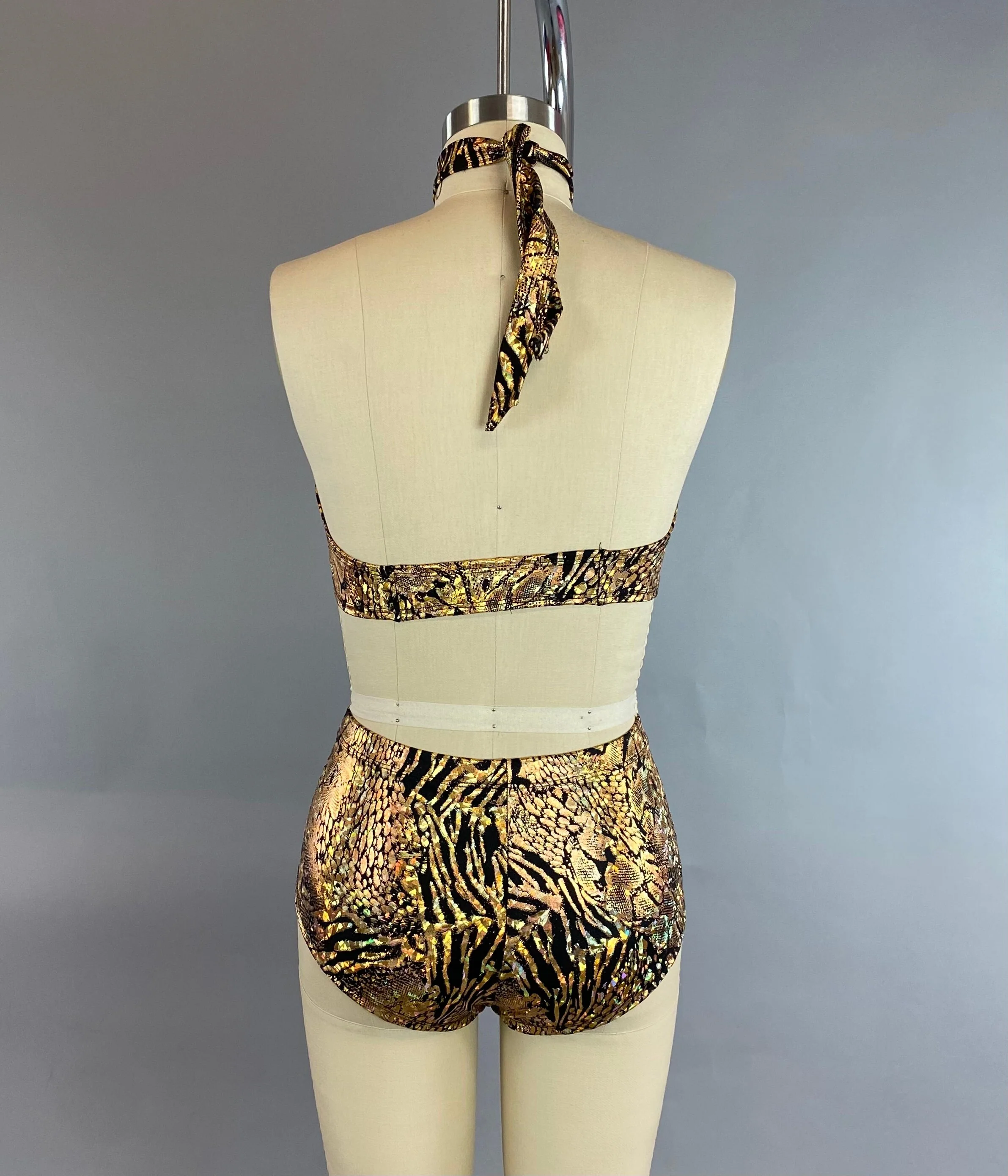 Gold Snake Print Dance Costume, Metallic Spandex Set, Halter Crop Top and High Waist Shorts, Pole Dance Outfit, Performance Wear - Image 3