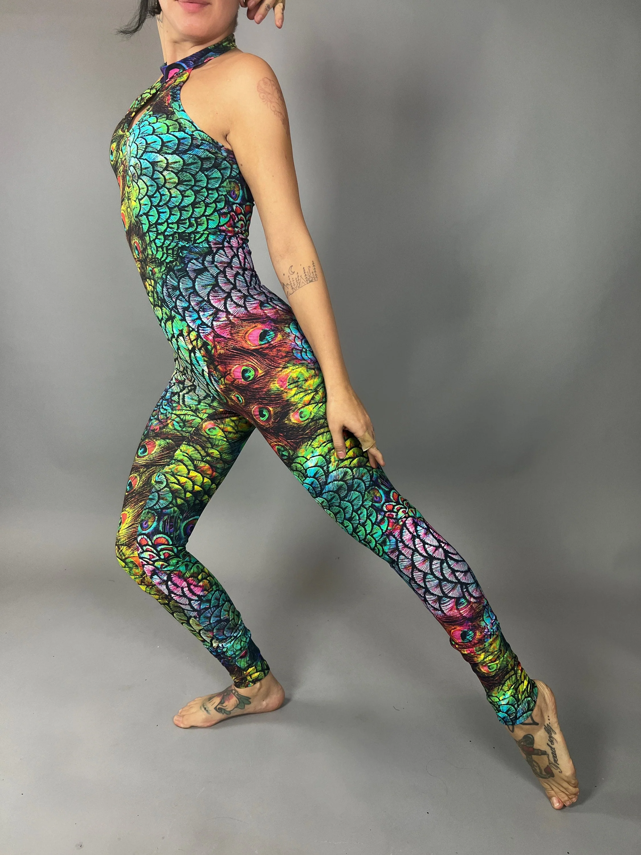 Colorful Peacock Print Catsuit, Halter Top Spandex Jumpsuit, Full Body Stretch Bodysuit, Open Back Performance Wear, Breathable Fabric - Image 3