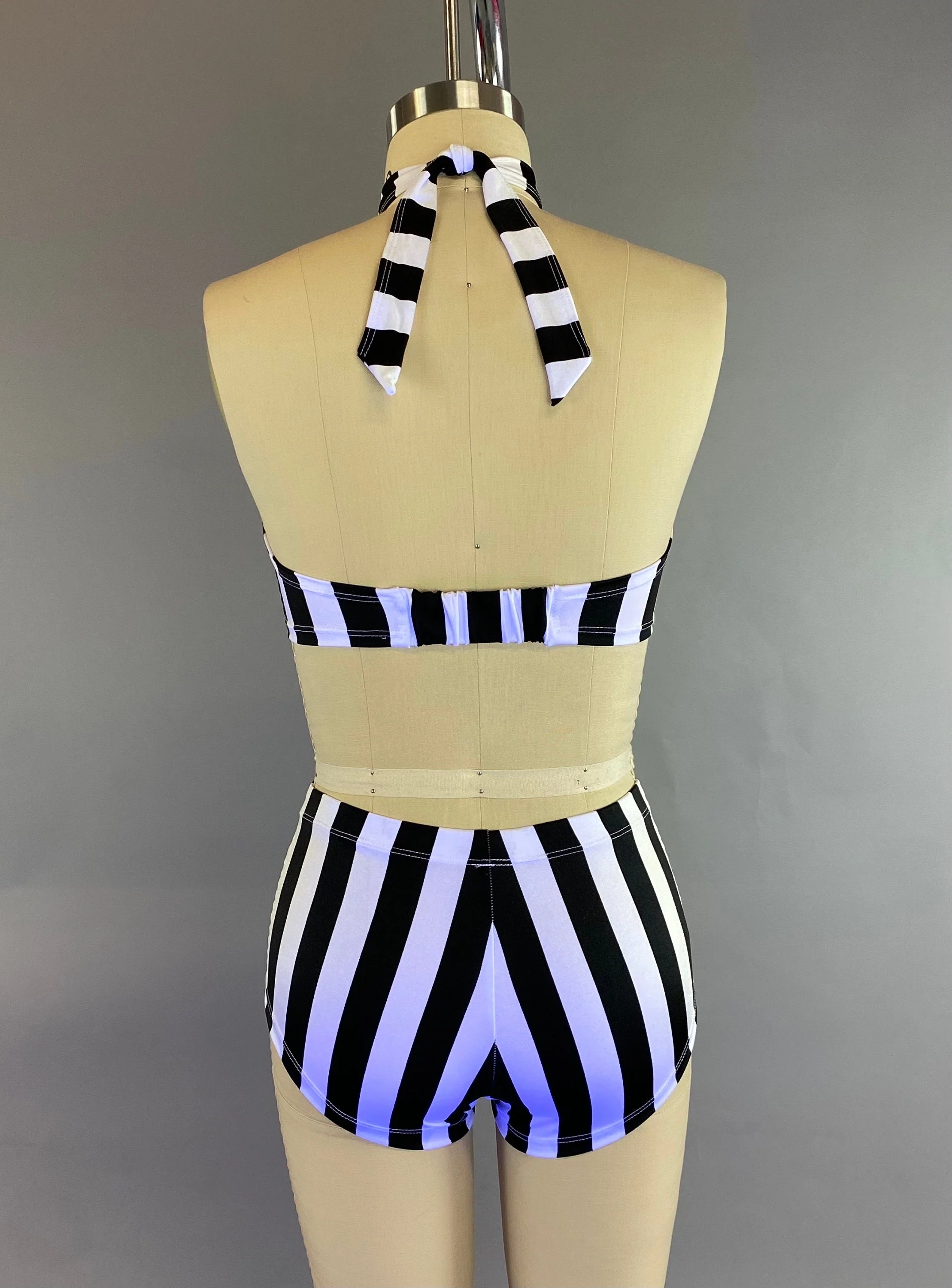 Black and White Striped Dance Costume, Spandex Crop Top and Shorts Set, High Waist Pole Dance Outfit, 4 Way Stretch Performance Wear, Open Back - Image 3