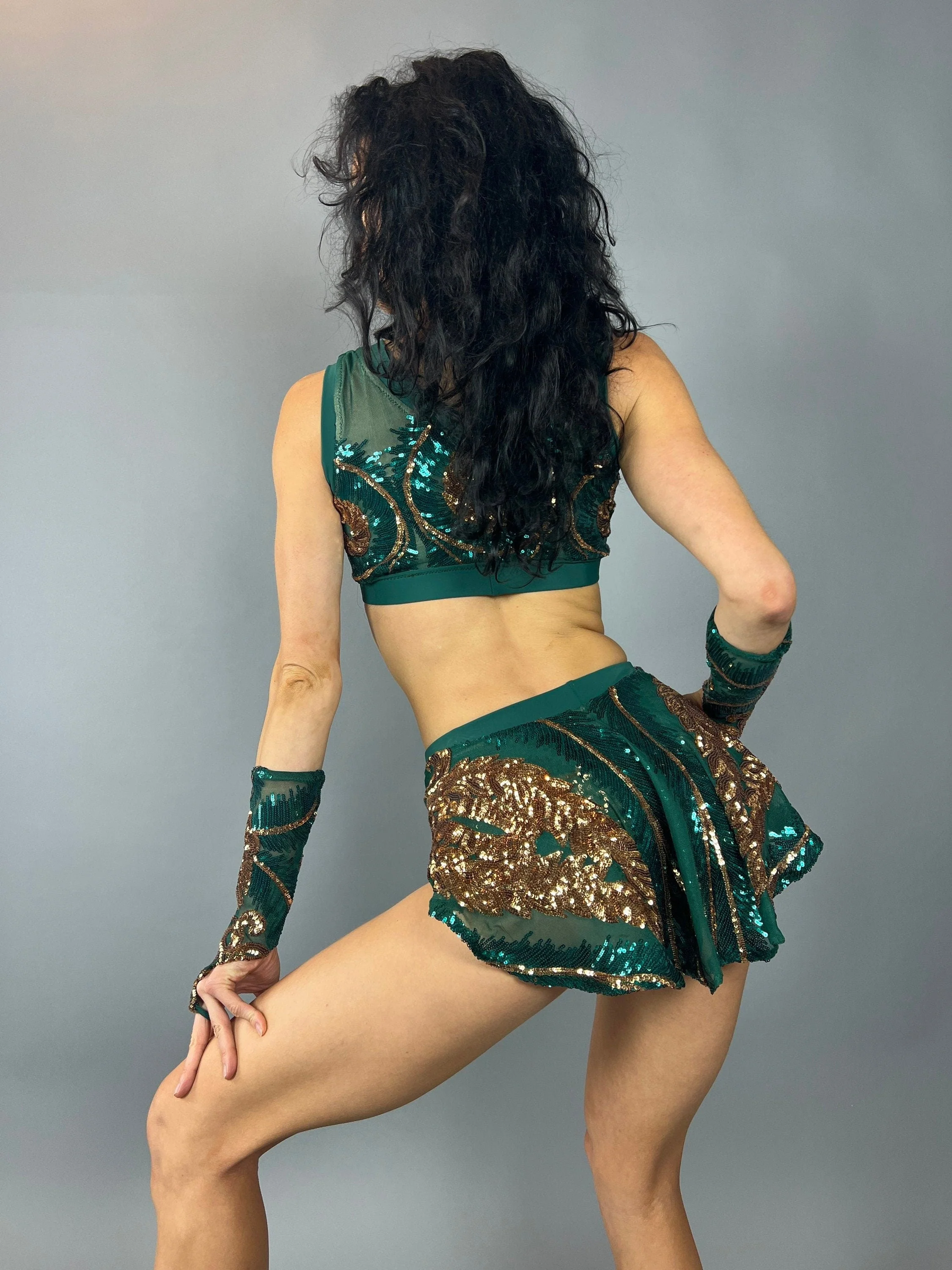 Green and Gold Sequin Crop Top and Bottom Set, V-Neck Crop Top, Shorts With Half-Skirt, Hand Accessories - Image 3