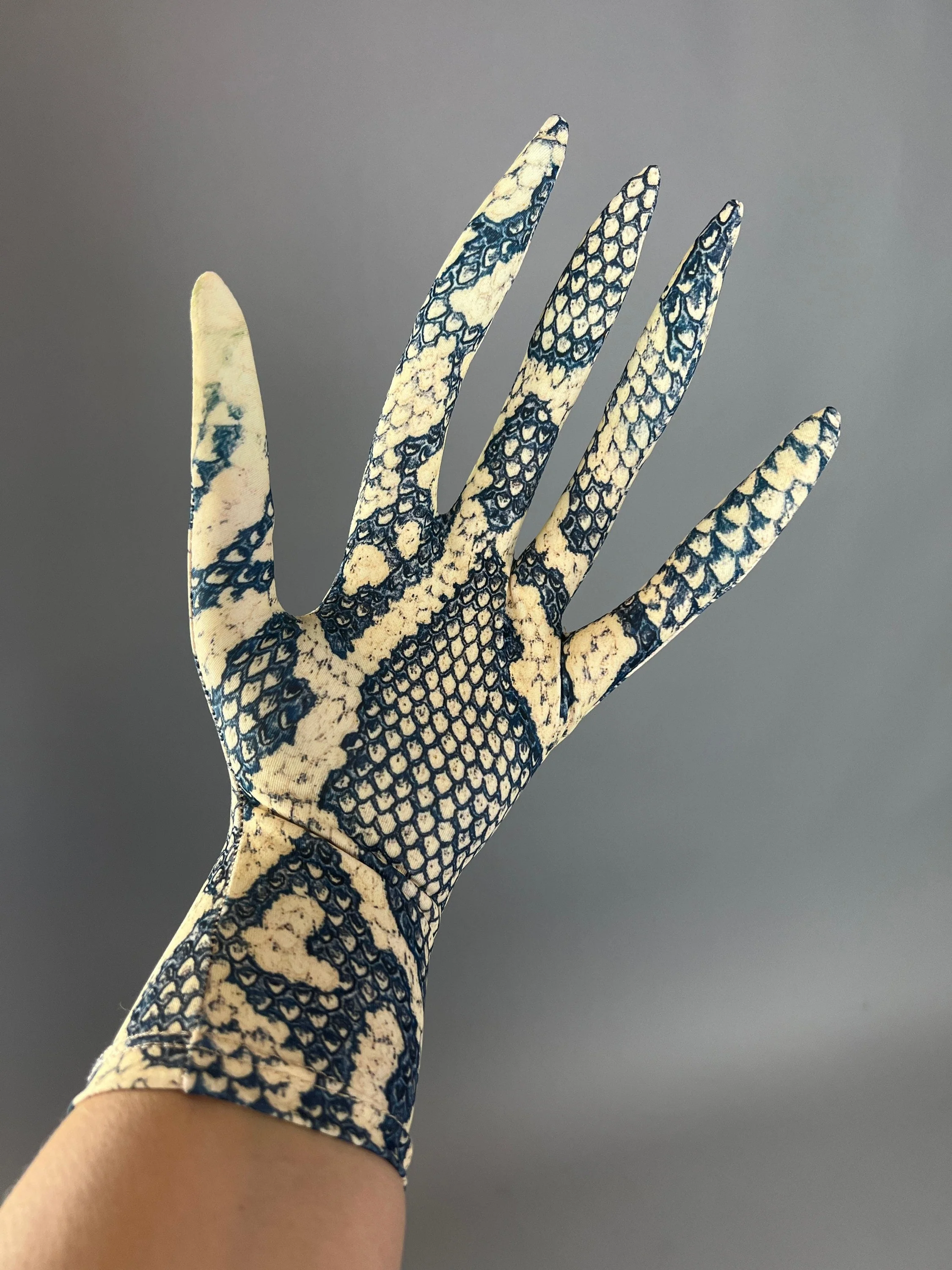 Snake Print Long Finger Gloves, Spandex Costume Accessory, Foam Fingers, Reptile Pattern Handwear, Halloween Cosplay Prop, Drag Queen Gloves - Image 9